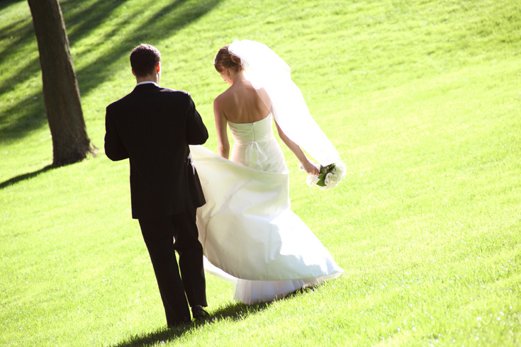 wedding pictures bride and groom at Tufts University