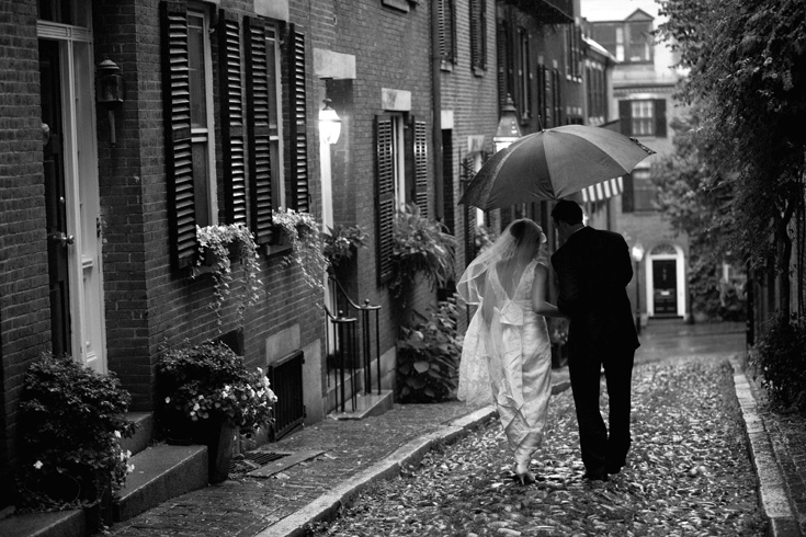 wedding pictures cobblestone street Acorn street Beacon Hill Boston