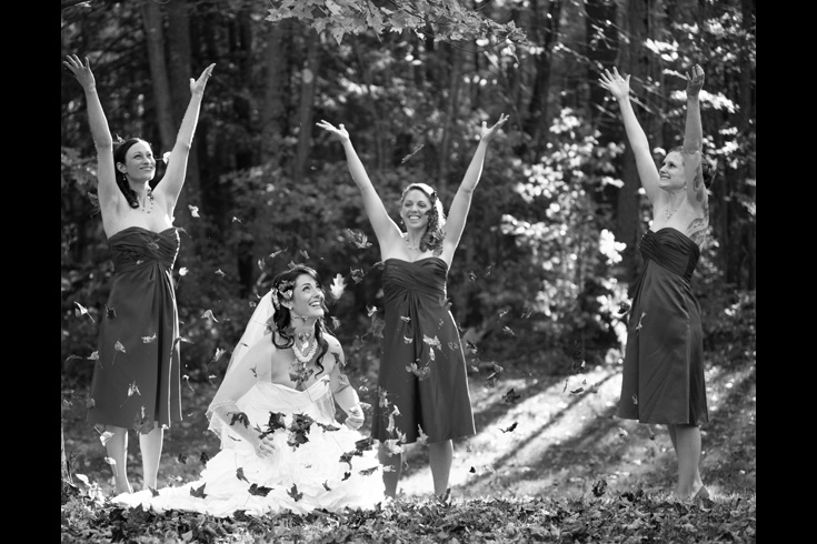 wedding pictures bridesmaids fall leaves 

